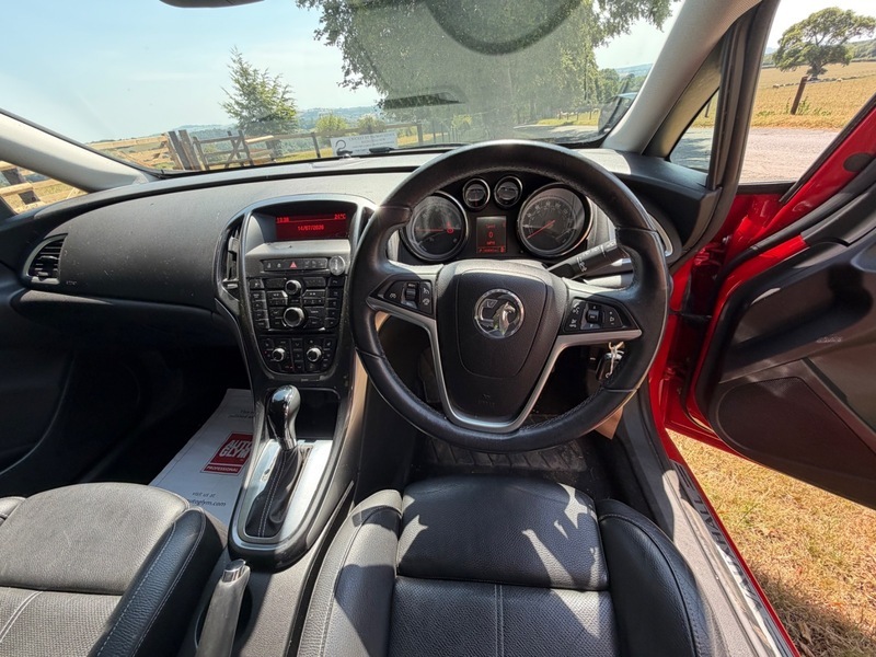 Vauxhall Astra Active White #11