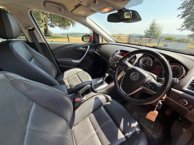 Vauxhall Astra Active White #10