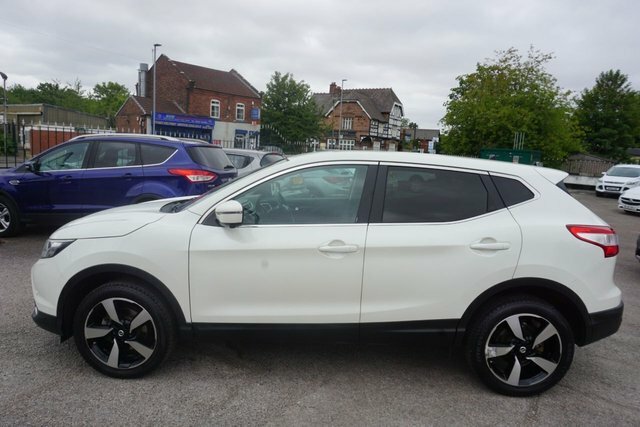 Nissan Qashqai 1.5 Dci N-connecta Suv 2Wd Euro White #4