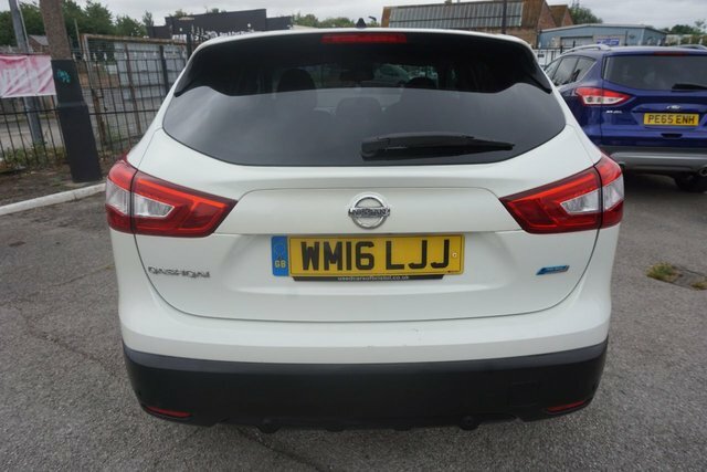 Nissan Qashqai 1.5 Dci N-connecta Suv 2Wd Euro White #6