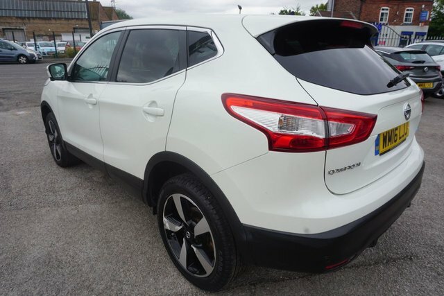 Nissan Qashqai 1.5 Dci N-connecta Suv 2Wd Euro White #5