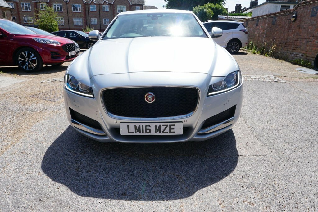 Jaguar XF 2.0D Prestige Euro 6 Ss Silver #2
