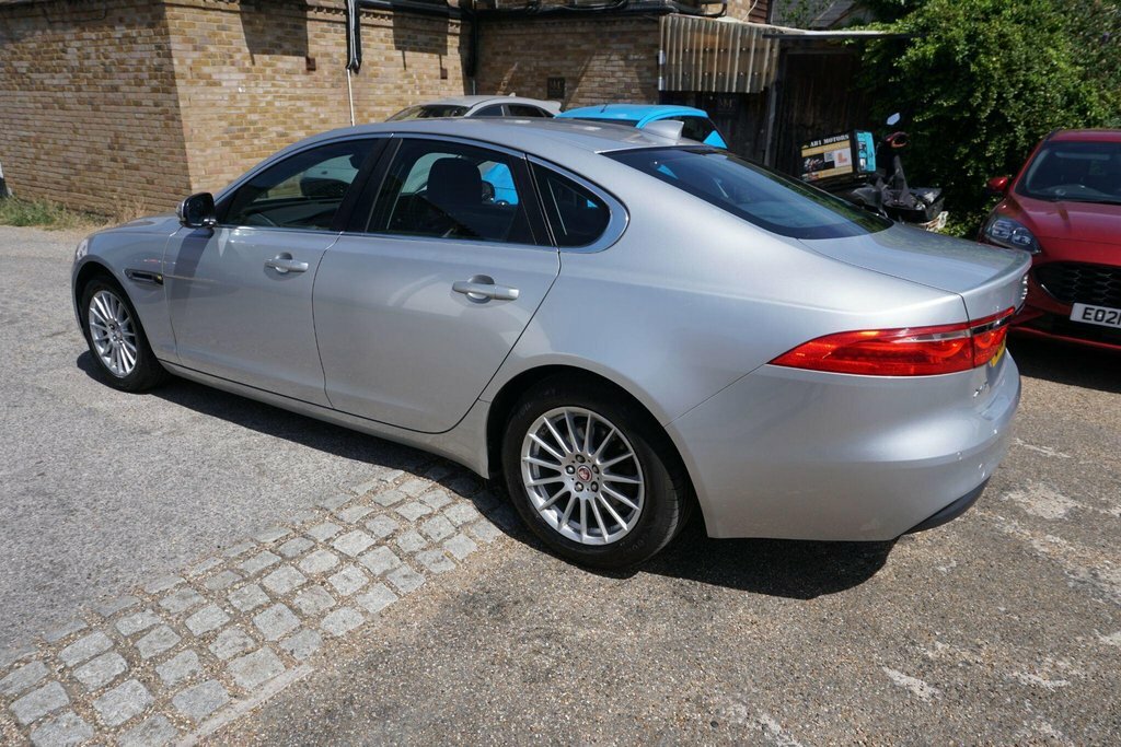 Jaguar XF 2.0D Prestige Euro 6 Ss Silver #4