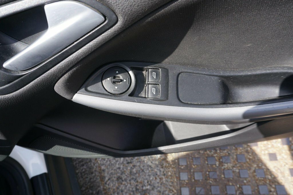 Ford Focus Hatchback Grey #17