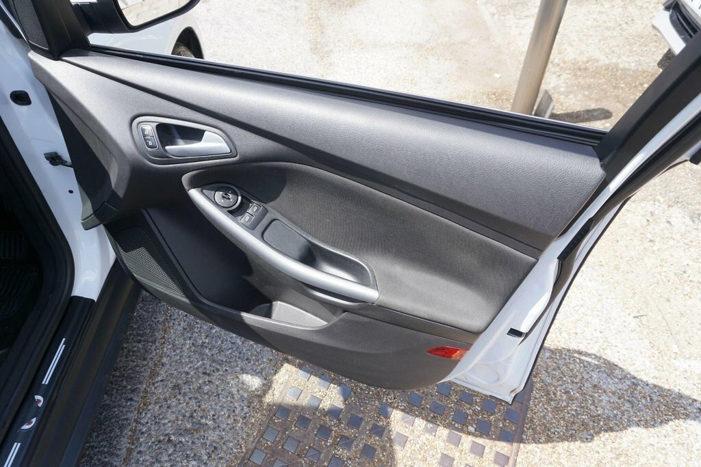 Ford Focus Hatchback Grey #26