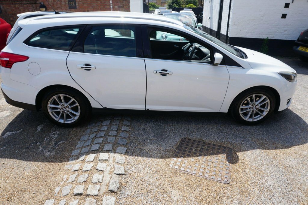 Ford Focus Hatchback Grey #11