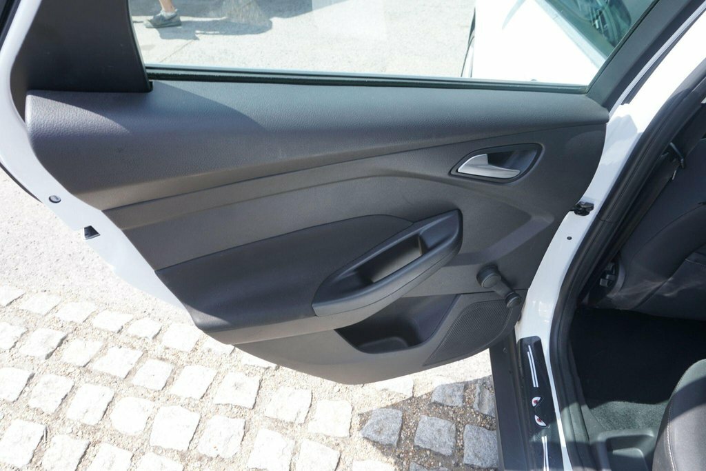 Ford Focus Hatchback Grey #23