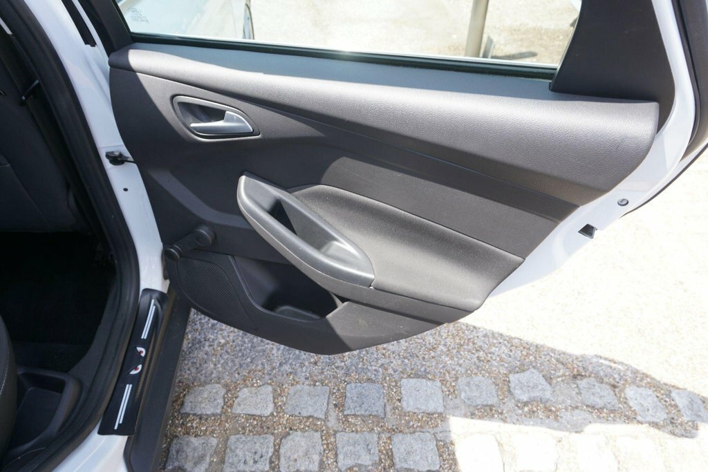 Ford Focus Hatchback Grey #25