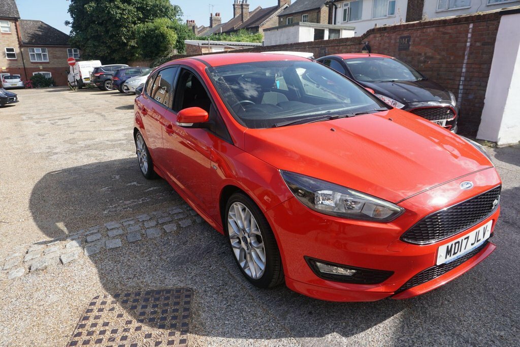 Ford Focus 1.0T Ecoboost St-line Euro 6 Ss Red