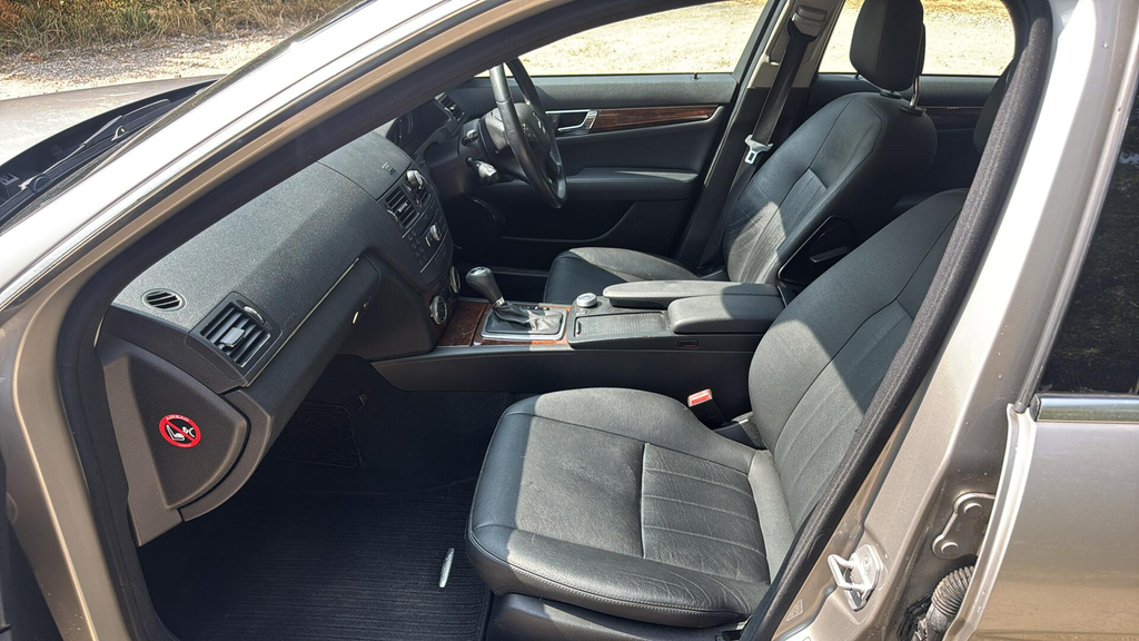 Mercedes-Benz C Class Saloon Silver #25