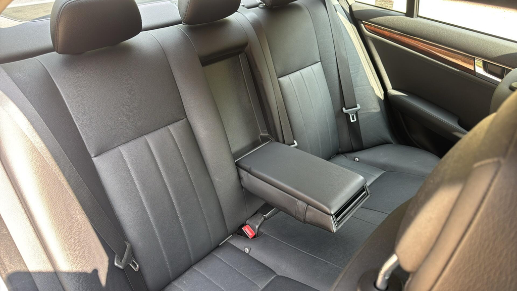 Mercedes-Benz C Class Saloon Silver #30