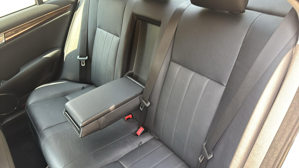 Mercedes-Benz C Class Saloon Silver #28