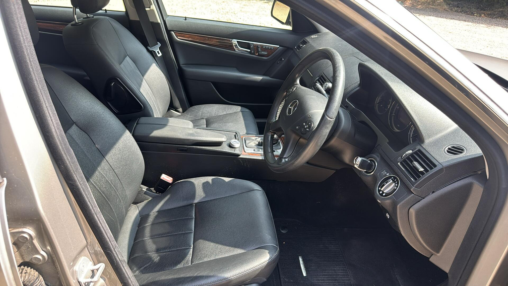 Mercedes-Benz C Class Saloon Silver #31