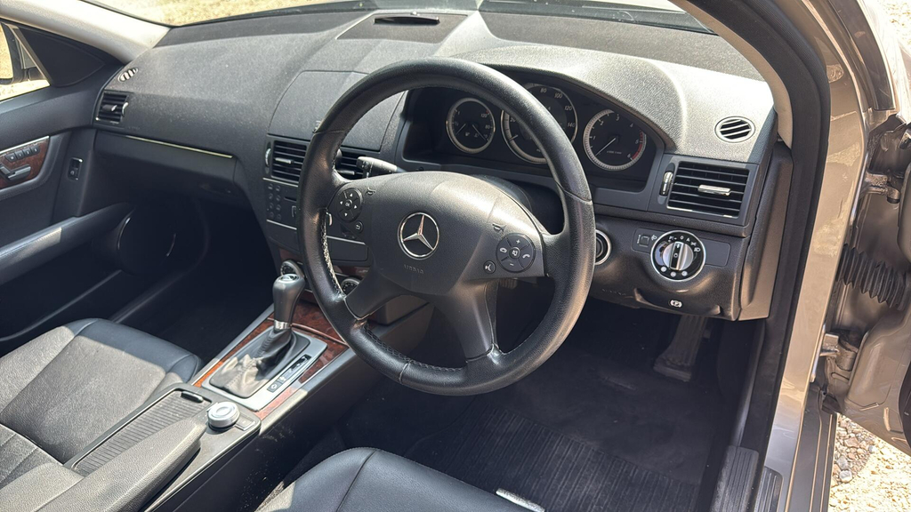 Mercedes-Benz C Class Saloon Silver #32