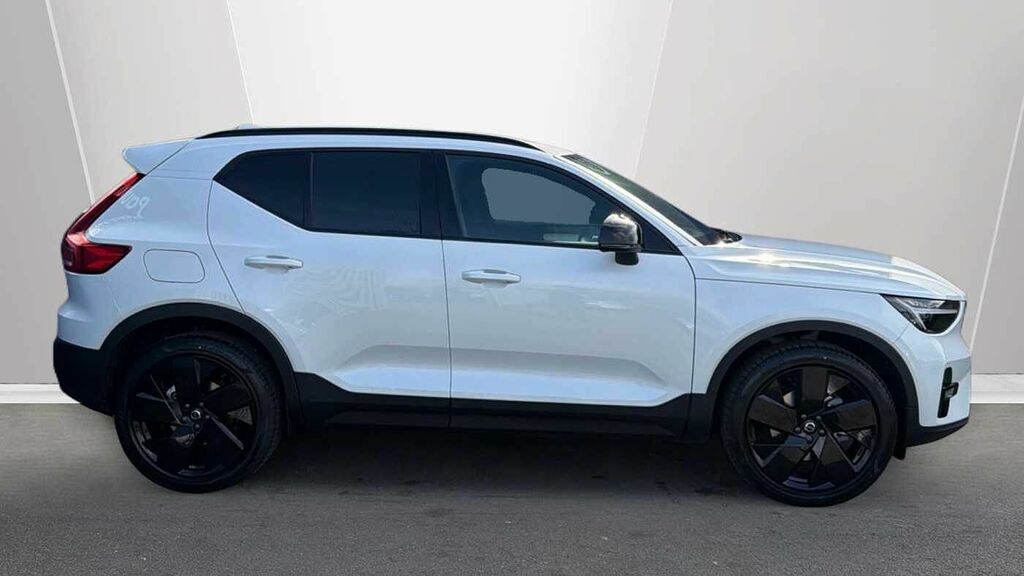 Volvo XC40 B3 163Bhp Plus Black Edition Mild Hybrid - Heat BN26VYG White #3