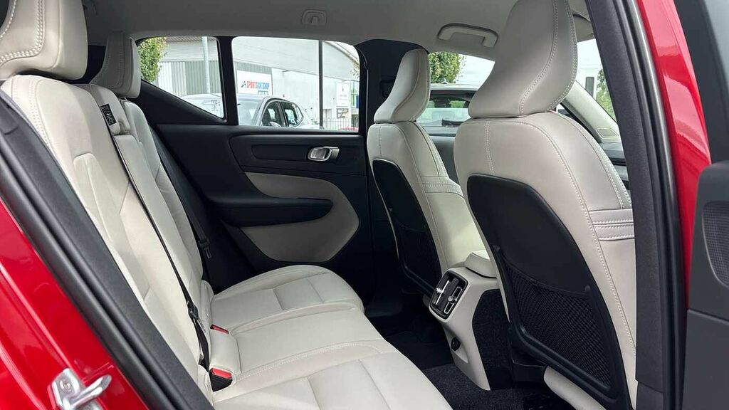 Volvo XC40 2.0 B4p Inscription Pro Red #6