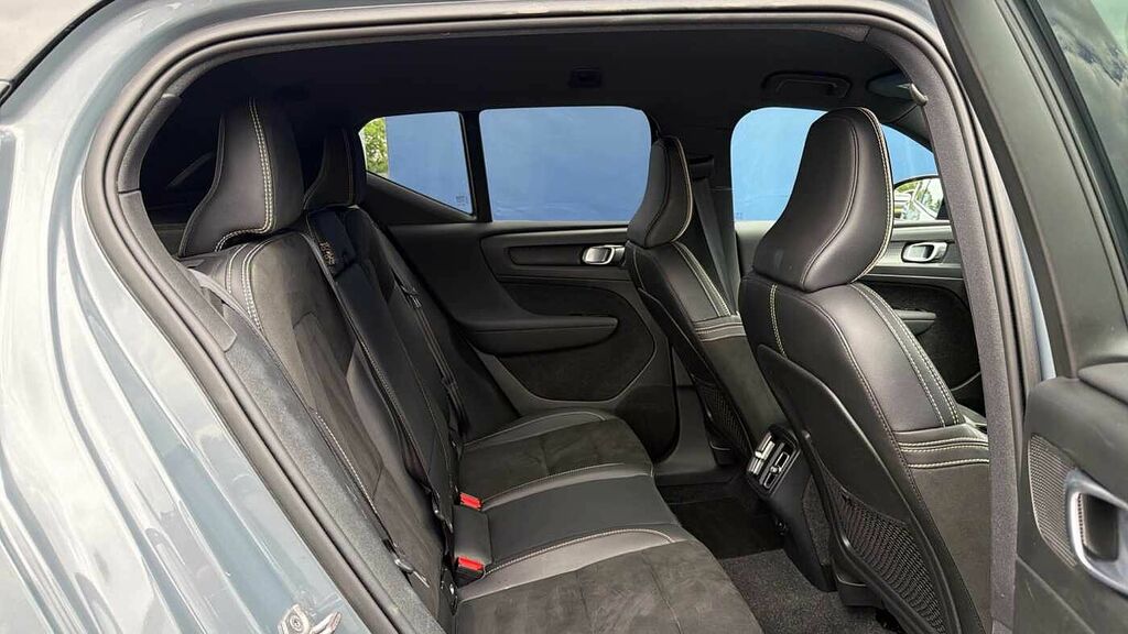 Volvo XC40 T3 161Bhp R-design - Cruise Control BG21YZH Grey #6