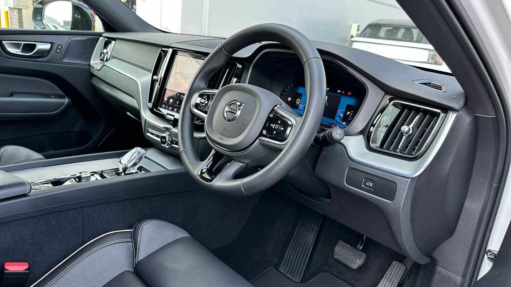 Volvo XC60 Plus, B5 Awd Mild Hybrid, Dark YE24JYC White #4