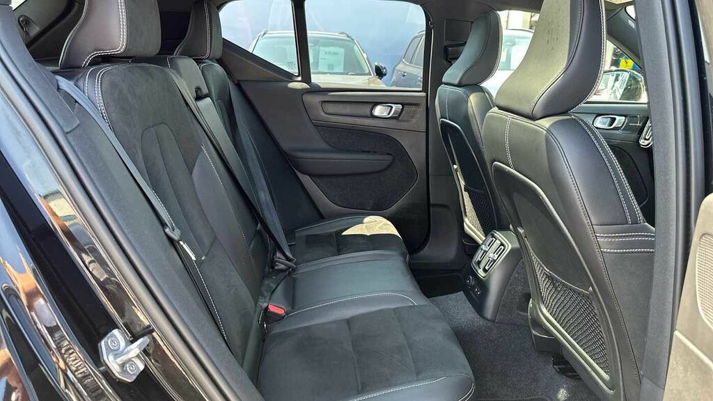 Volvo XC40 Recharge R-design, T5 Plug-in Hybrid Black #6