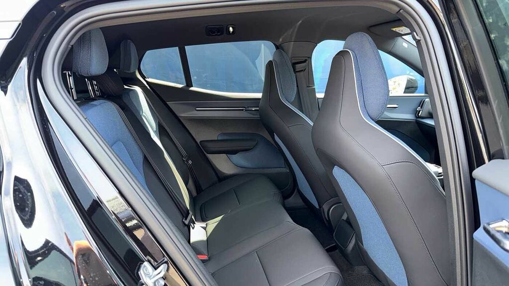 Volvo EX30 Black Edition Plus Single Motor Extended Range 26 Black #6