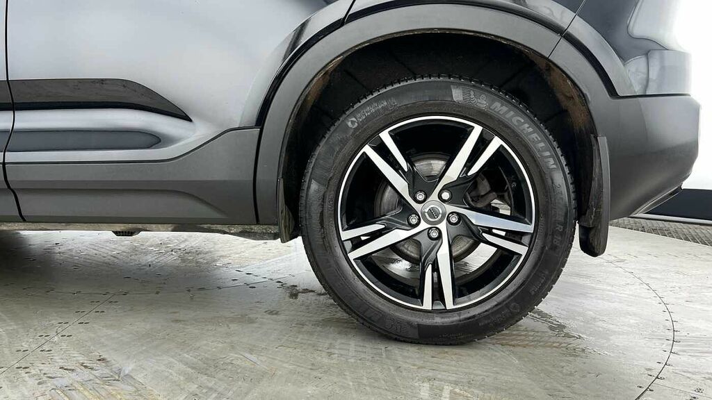 Volvo XC40 T3 161Bhp R-design - Rear Parking Sen Black #4
