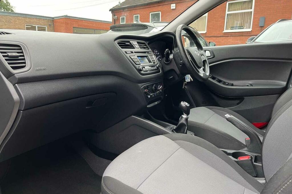 Hyundai I20 1.2 Se White #2