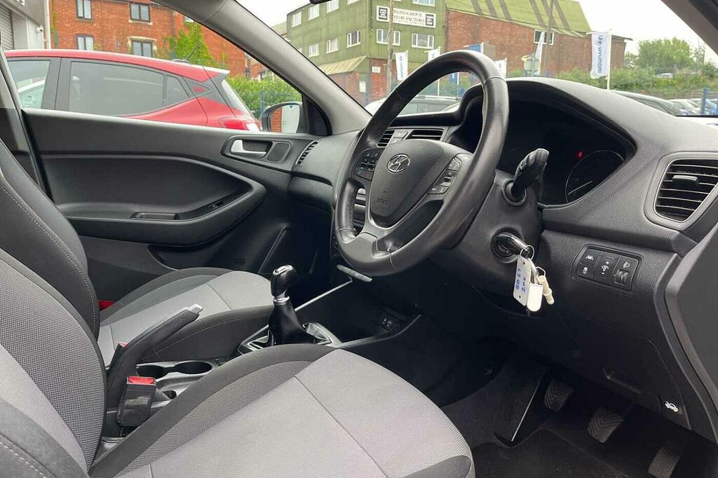 Hyundai I20 1.2 Se White #4