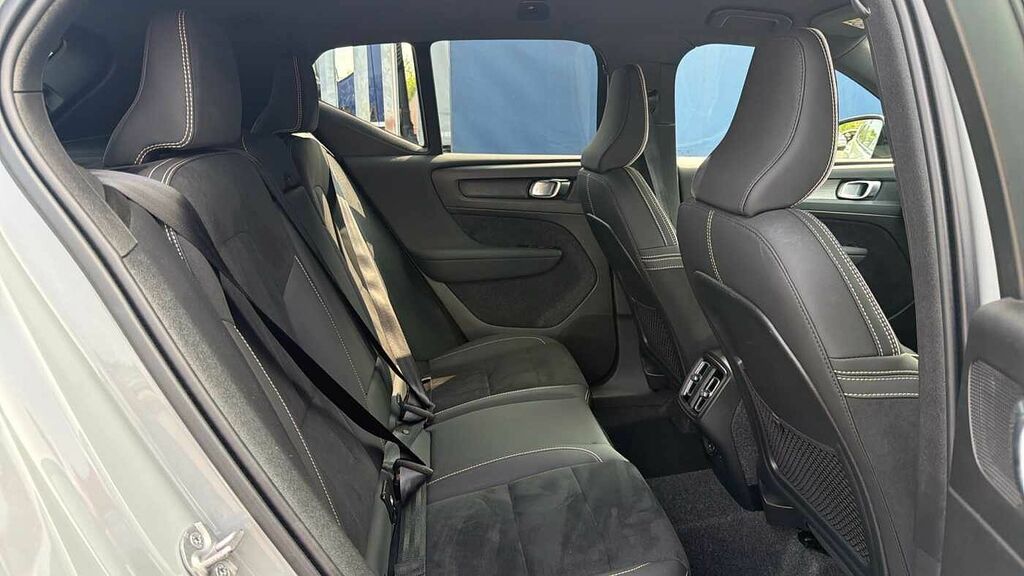 Volvo XC40 B4 194Bhp Plus Dark Mild Hybrid - Rear Parking RF25HBD Grey #6