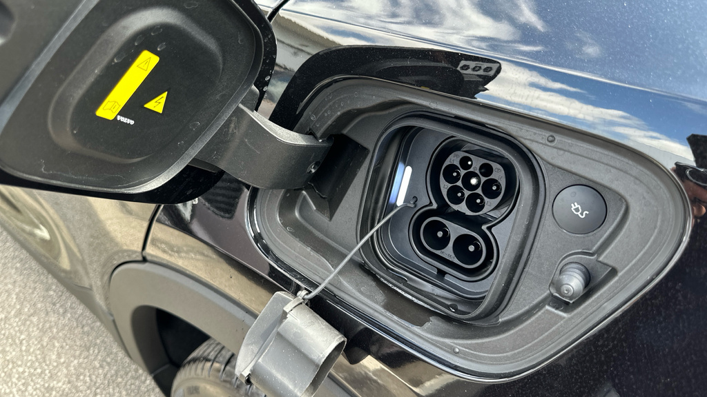 Volvo EX40 Black Edition Plus, Single Motor Extended Range, E Blue #15