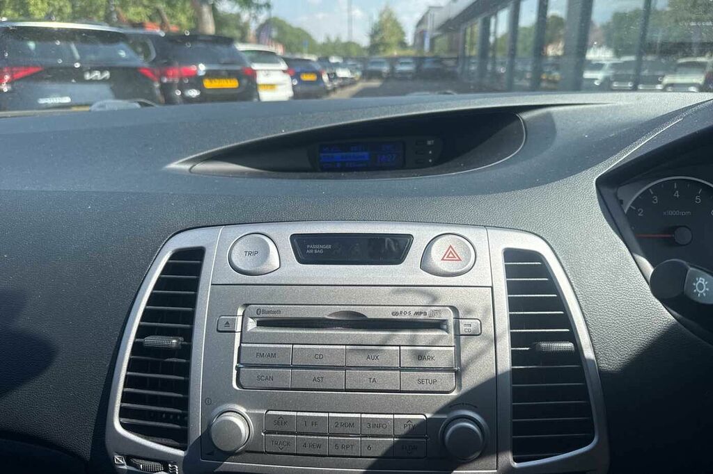 Hyundai I20 1.2 Active Hatchback White #20
