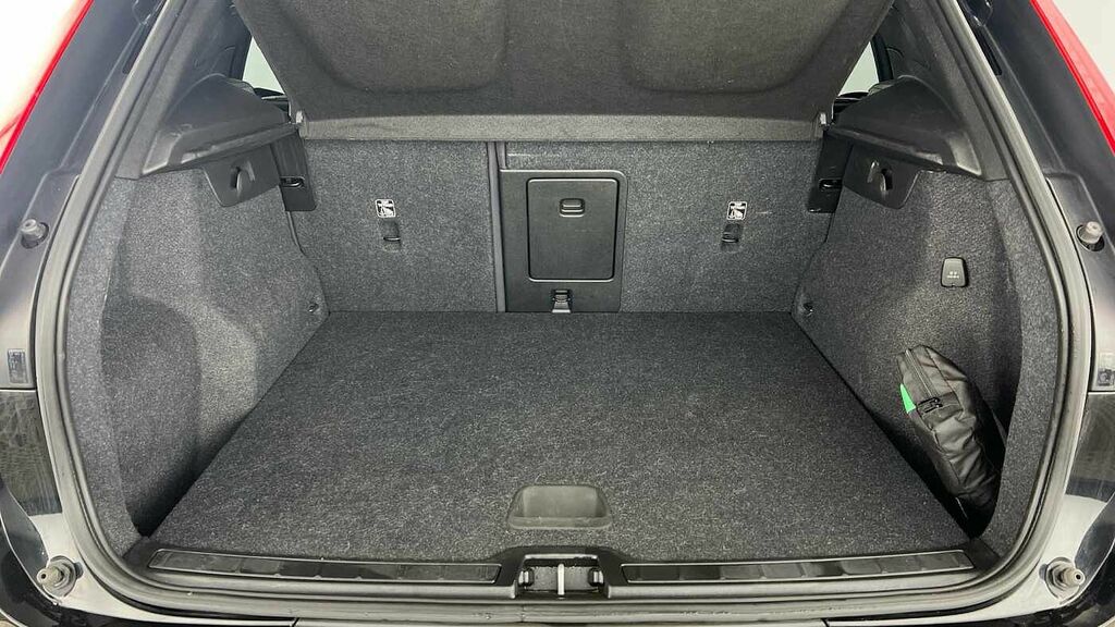 Volvo XC40 Core, B3 Mild Hybrid, Black #5