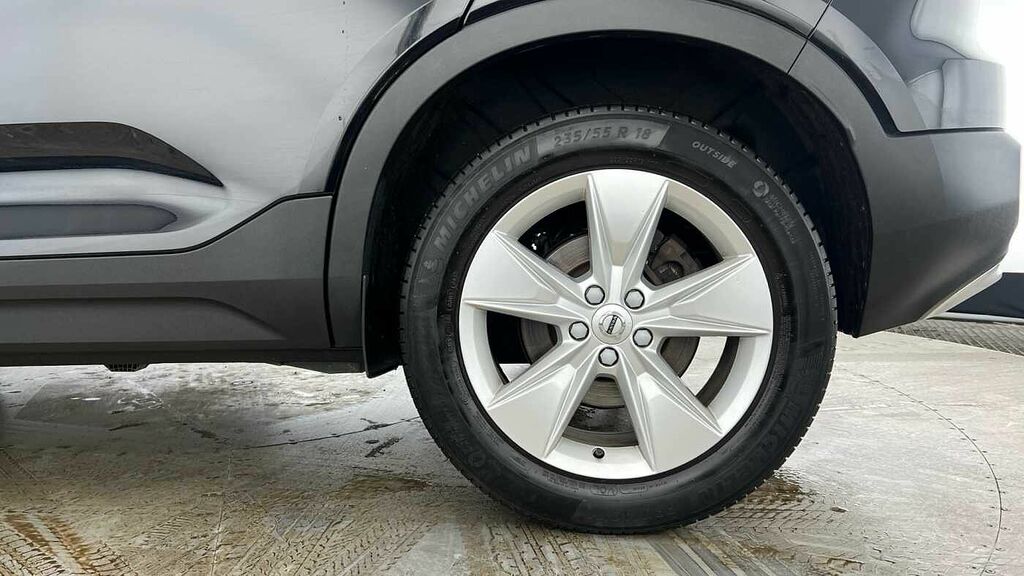 Volvo XC40 Core, B3 Mild Hybrid, Black #4