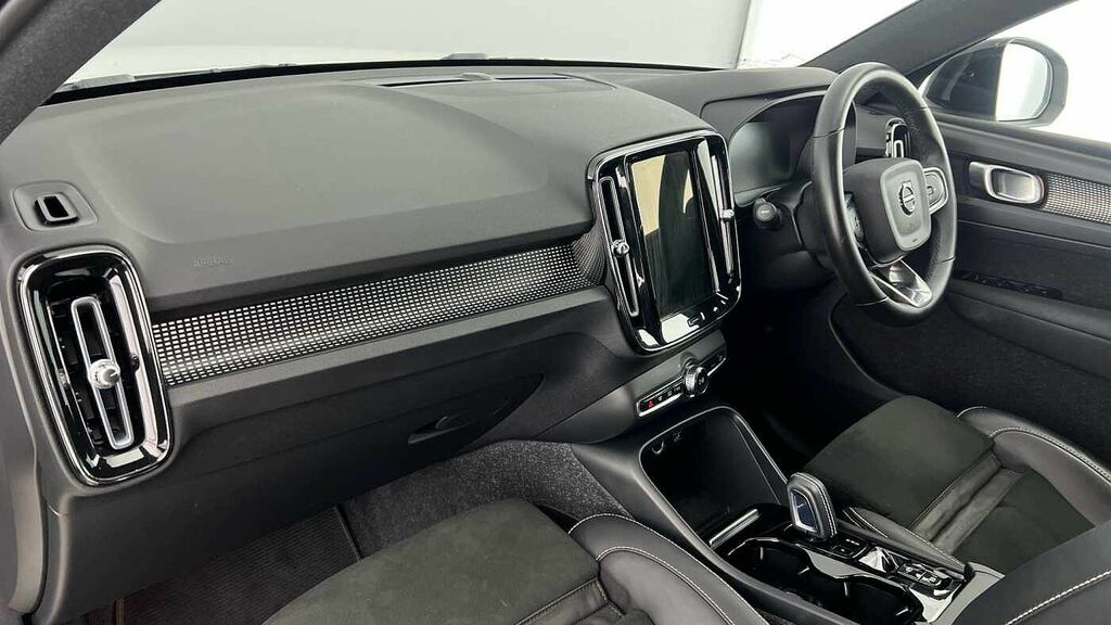 Volvo XC40 R-design, T3 White #6
