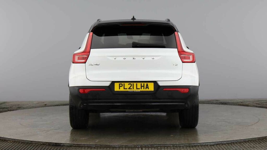 Volvo XC40 R-design, T3 White #2