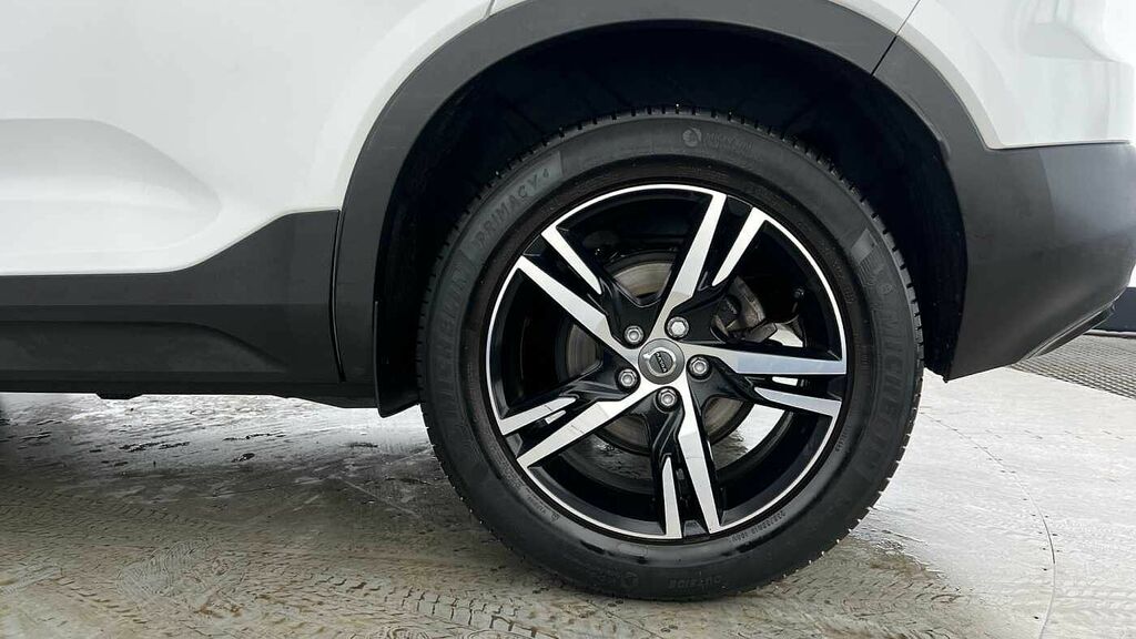 Volvo XC40 R-design, T3 White #4