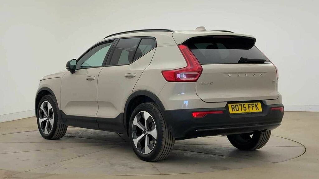 Volvo XC40 Plus, B3 Mild Hybrid, Dark #5