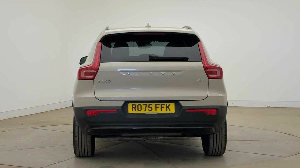 Volvo XC40 Plus, B3 Mild Hybrid, Dark #4