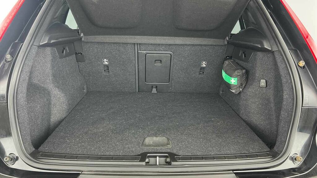 Volvo XC40 R-design Pro, T3 GY22FNU Black #5