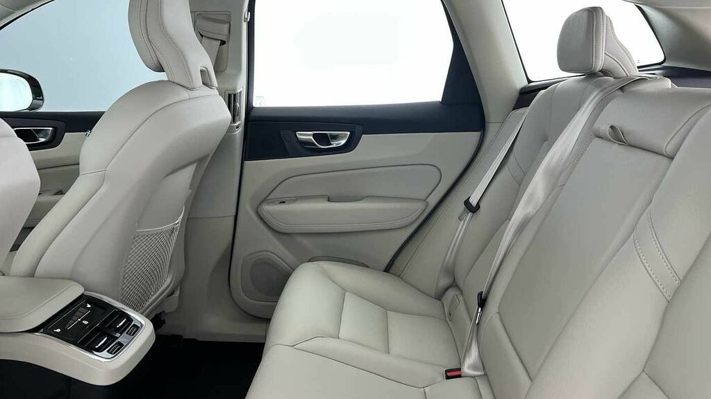 Volvo XC60 Plus, B4 Mild Hybrid, Dark YD23HOK Red #4