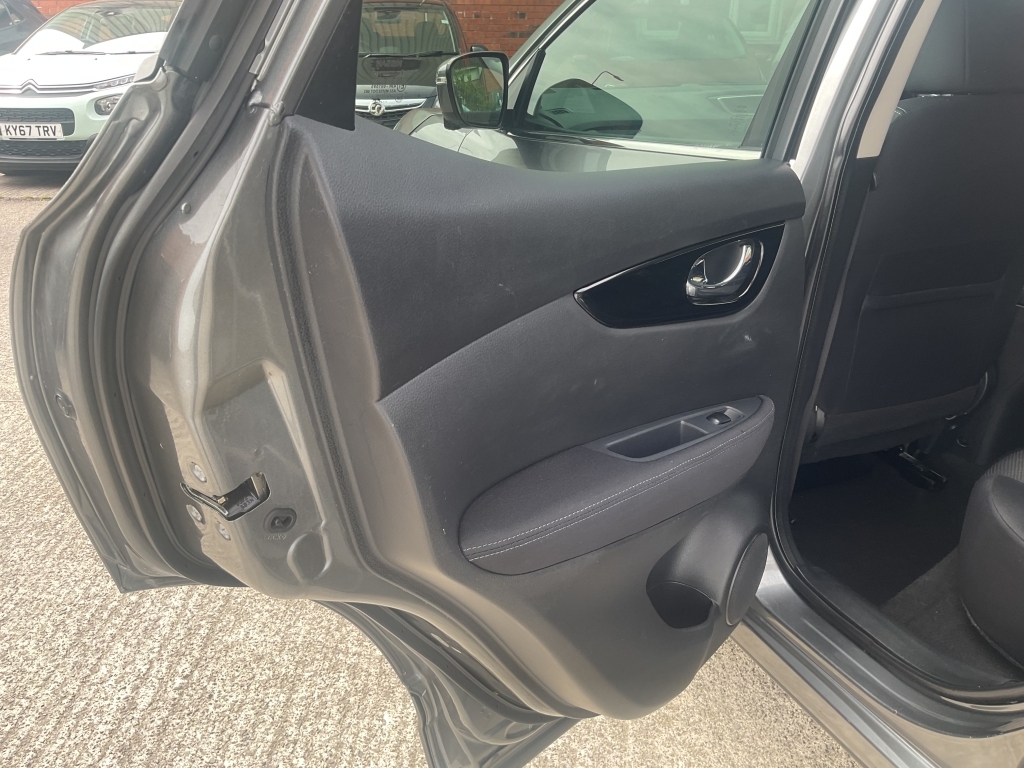 Nissan Qashqai Qashqai N-connecta Dci Black #26