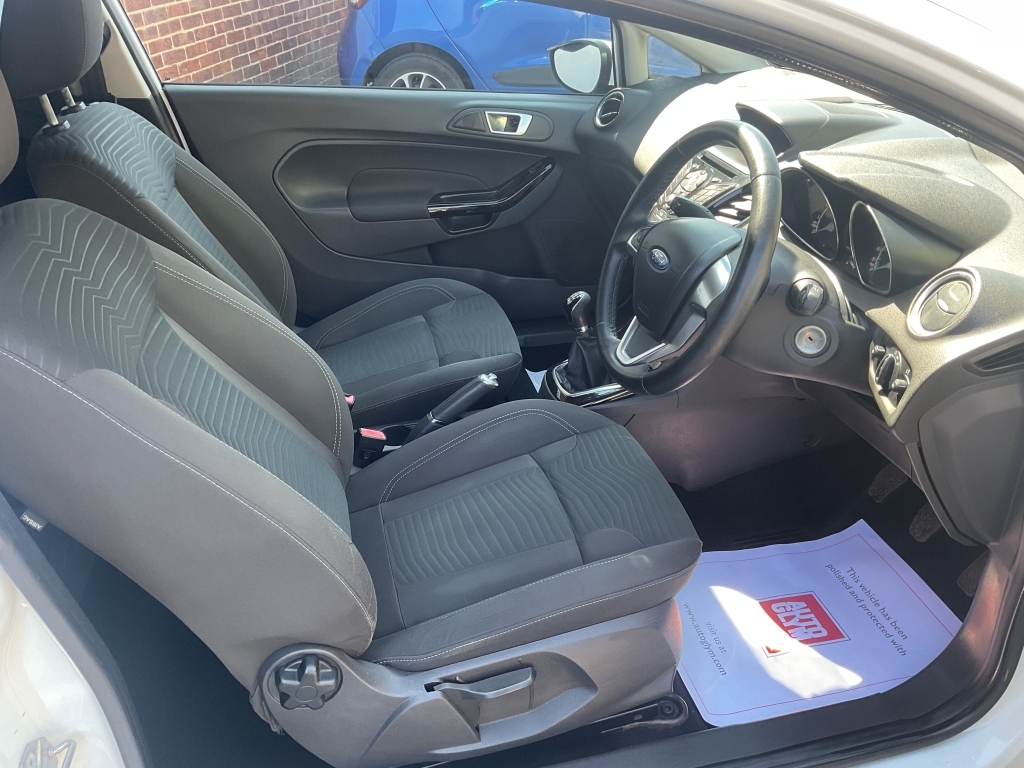 Ford Fiesta Hatchback 1.2 Zetec White #5