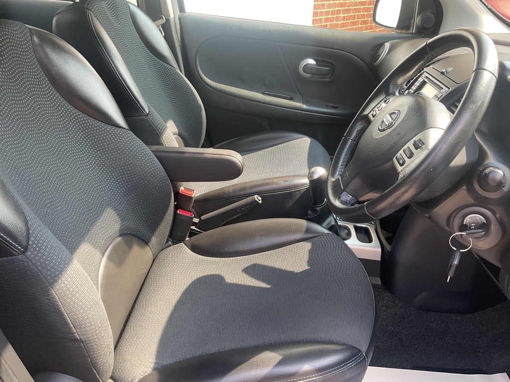 Nissan Note Hatchback Red #17