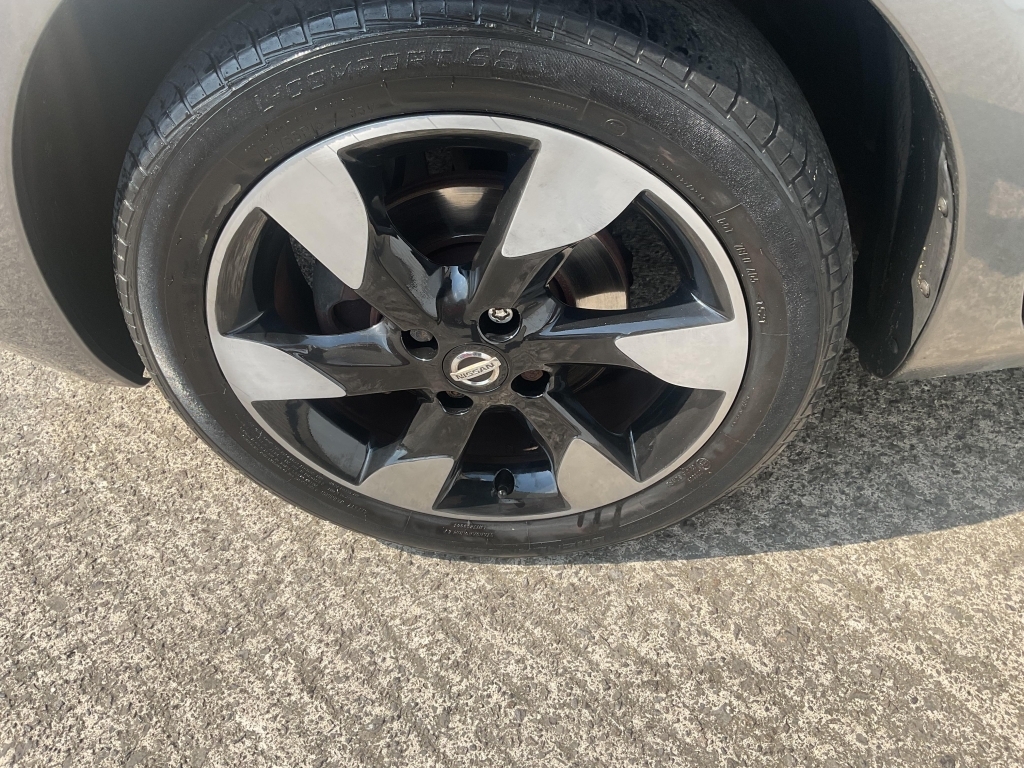 Nissan Note Hatchback Red #32