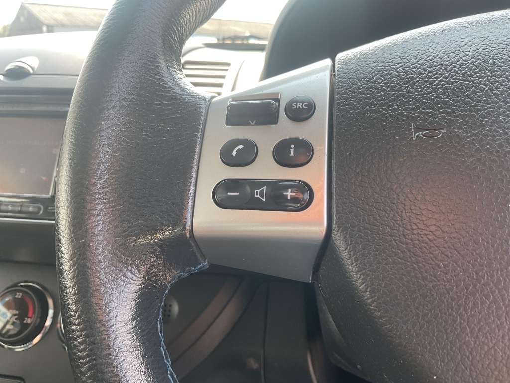 Nissan Note Hatchback Red #14