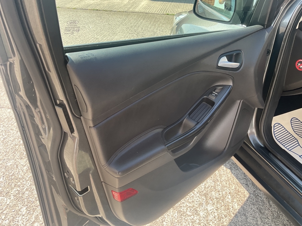 Ford Focus Focus Zetec Silver #27