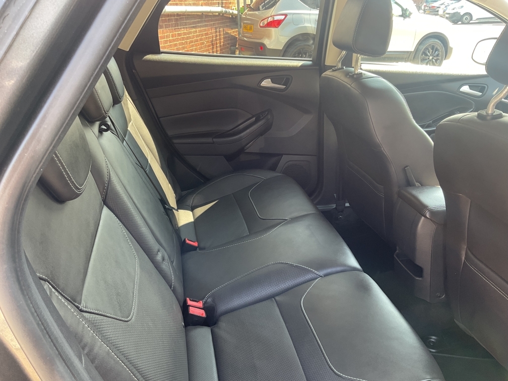 Ford Focus Focus Zetec Silver #20