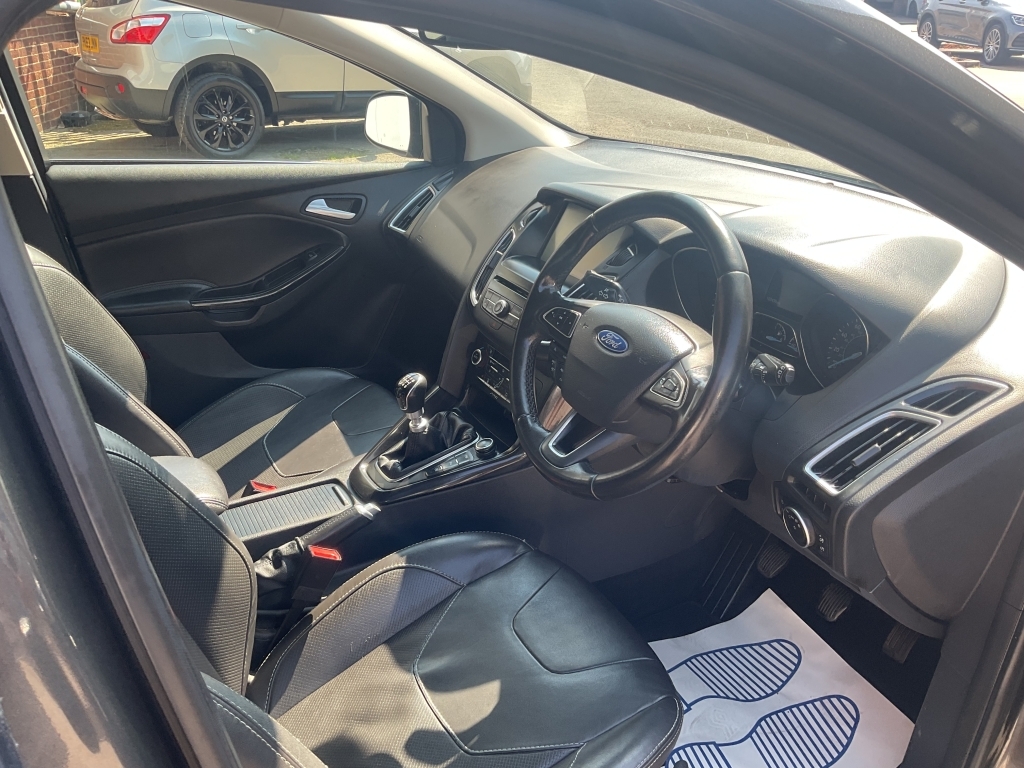 Ford Focus Focus Zetec Silver #7