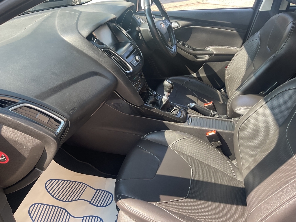Ford Focus Focus Zetec Silver #26