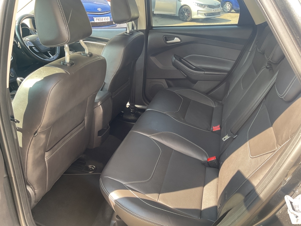 Ford Focus Focus Zetec Silver #24