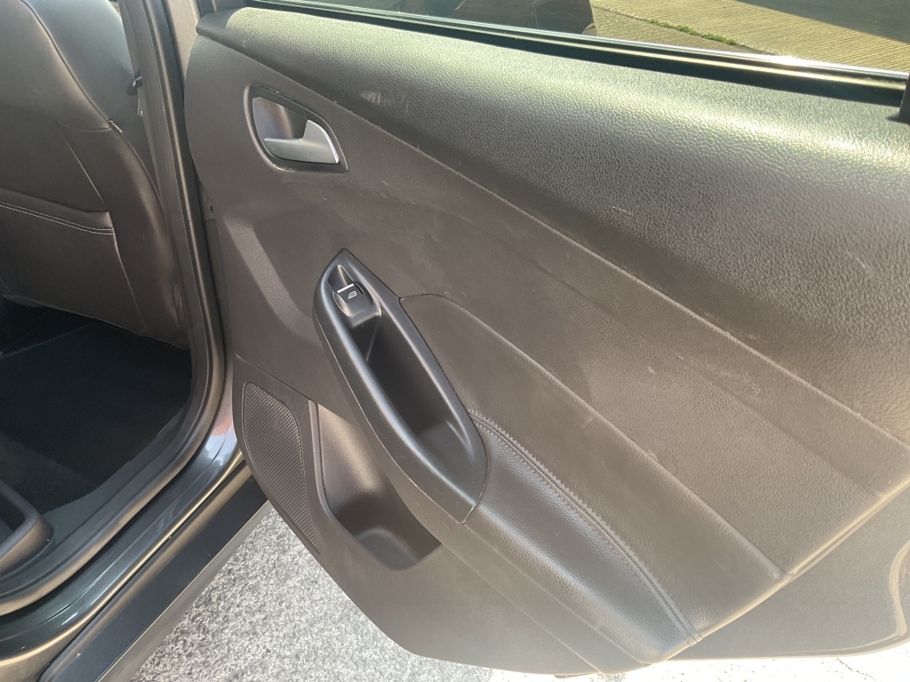 Ford Focus Focus Zetec Silver #22